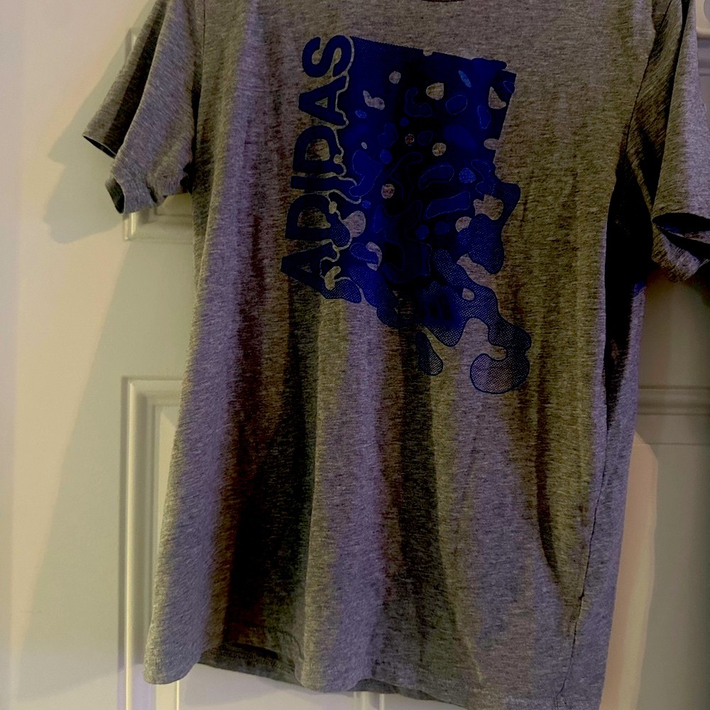 Adidas kids boys Gray T-Shirt with Blue Graphic